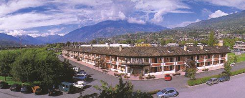 Alp Hotel Aosta Esterno foto